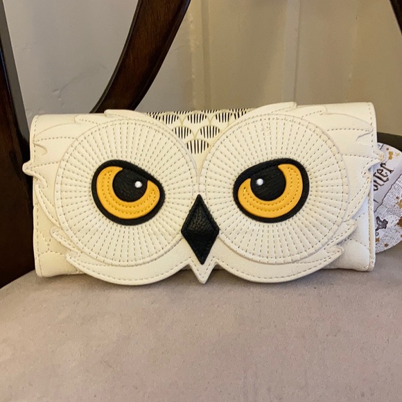 loungefly hedwig wallet